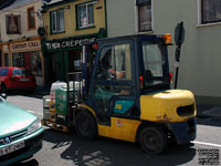 Forklift delivers in the tight Streets of Dublin.