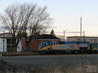 Via Rail 905 (P42DC / Genesis)