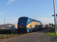 Via Rail 909 (P42DC / Genesis)
