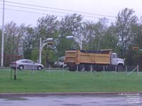 4-axle dump truck